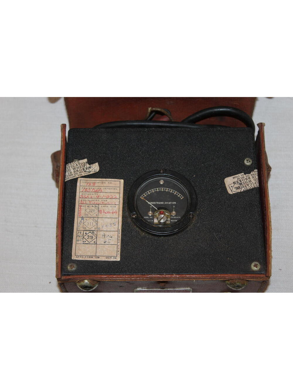 Vintage Sundstrand Aviation Portable Frequency Reference 400 Hz Test Instrument